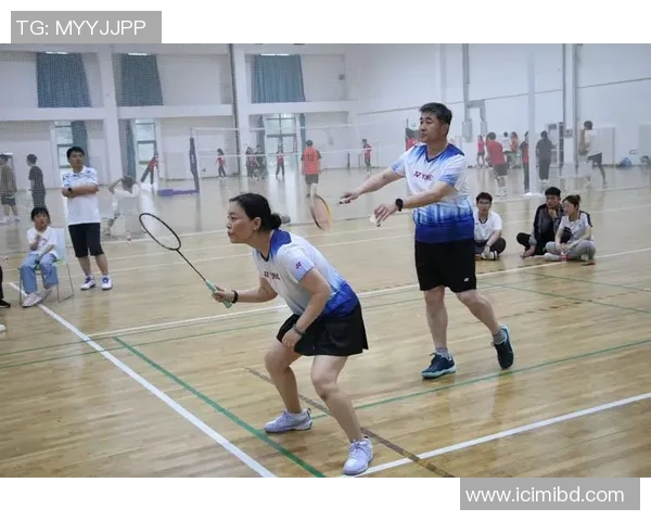 上海羽毛球队配合策略分析与团队协作提升研究